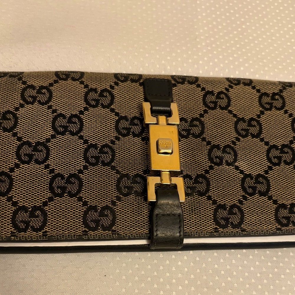 Gucci Beige and Black Monogram with Gold Hardware Wallet - Picture 2 of 11